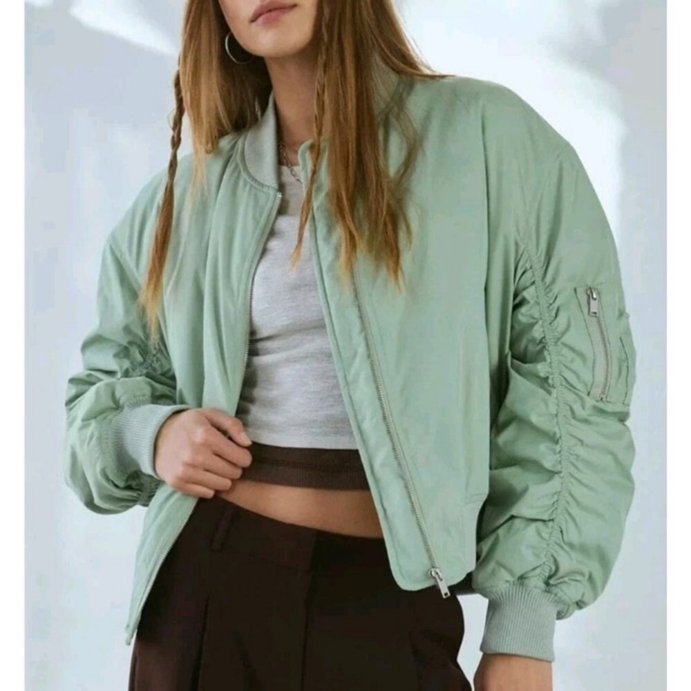 BDG Charlie Barrel Bomber Jacket
Size Small